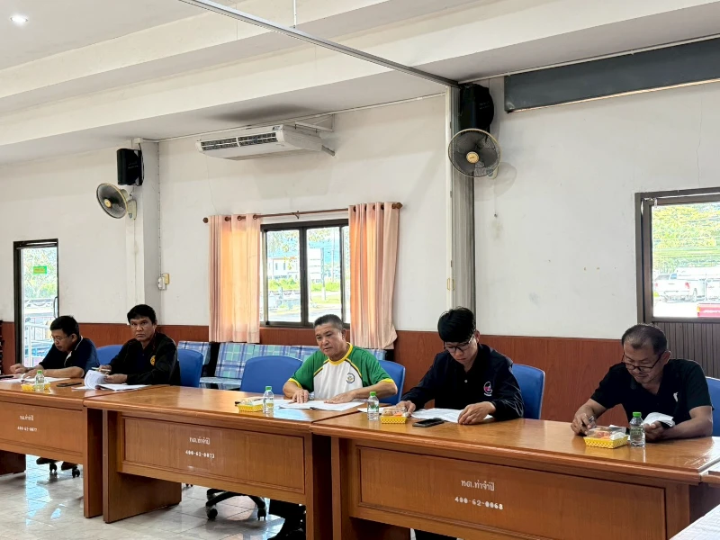 เข้าร่วมประชุมกับคณะกรรมการติดตามและประเมินผลแผนพัฒนาเทศบาล ประจำปี พ.ศ.2568